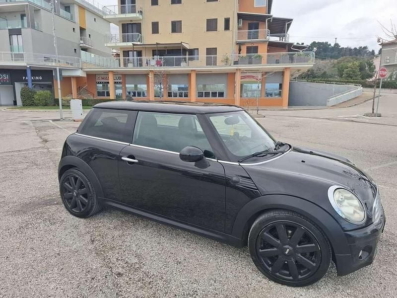 Usata Mini Cooper D 95 CV (69 kW) 2011 Nero Utilitaria