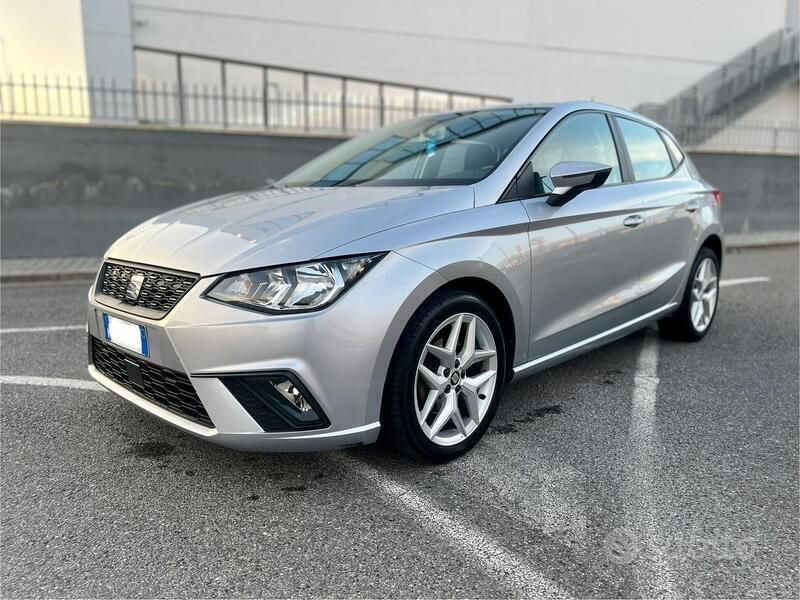 Grigio Usata 2020 Seat Ibiza Business Due volumi | 12.700 € (Buon prezzo) - Immagine 1/4
