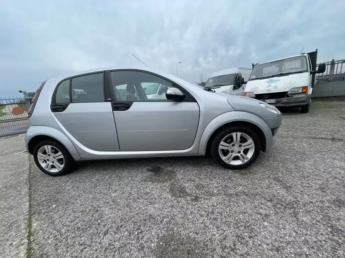 Usata Smart ForFour Passion 95 CV (69 kW) 2006 Grigio Utilitaria
