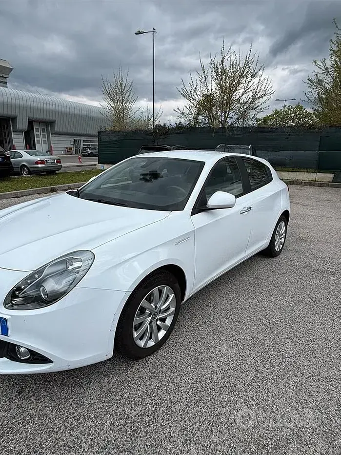 Usata Alfa Romeo Giulietta Super 109 CV (80 kW) 2017 Bianco Utilitaria