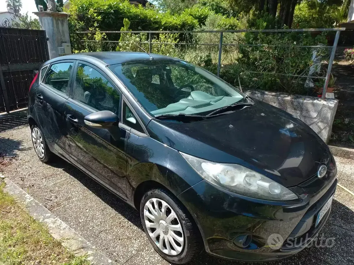 Usata Ford Fiesta 97 CV (71 kW) 2011 Nero Berlina