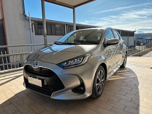 Usata Toyota Yaris Hybrid Trend 92 CV (67 kW) 2022 Grigio Berlina