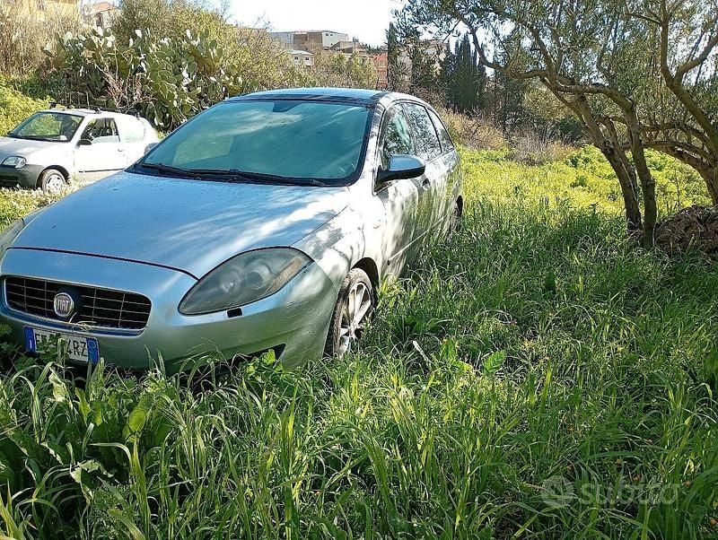 Usata Fiat Croma 150 CV (110 kW) 2010 Grigio Station wagon