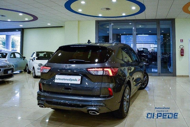Usata Ford Kuga ST-Line 120 CV (88 kW) 2024 Grigio scuro SUV