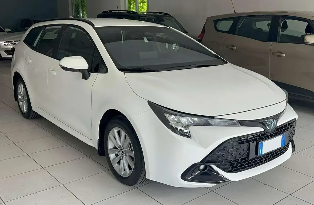 Usata Toyota Corolla Active 98 CV (72 kW) 2023 Bianco Station wagon