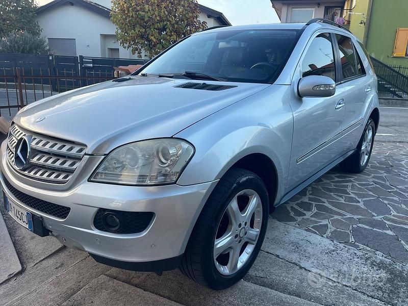 Usata Mercedes ML320 224 CV (164 kW) 2008 Grigio SUV