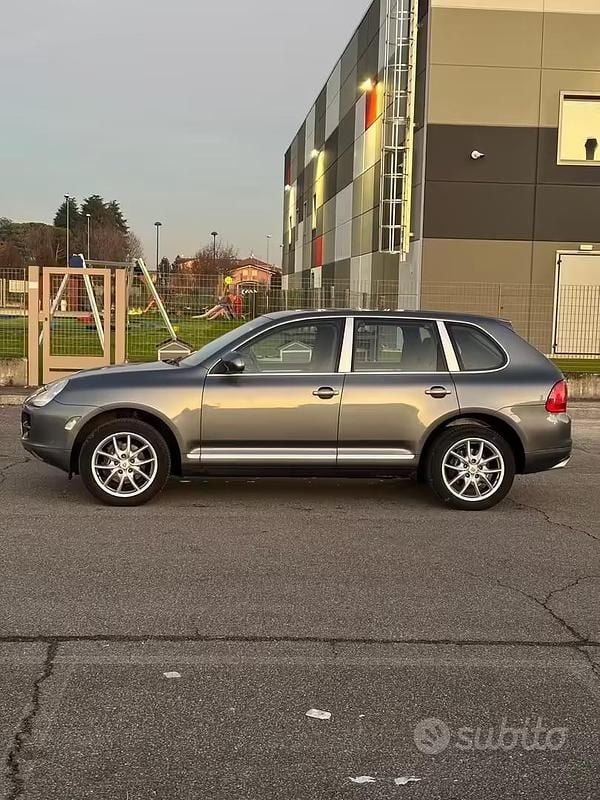 Usata Porsche Cayenne 250 CV (183 kW) 2005 Grigio SUV