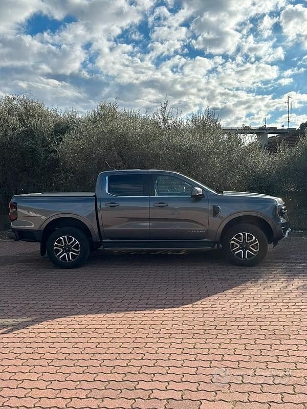 Usata Ford Ranger Limited 170 CV (125 kW) 2024 Grigio Pick-up