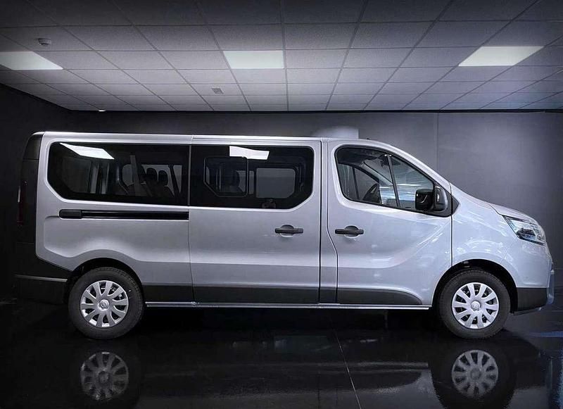 Używany Nissan Primastar N-Connecta 150 KM (110 kW) 2024 Szary Minivan