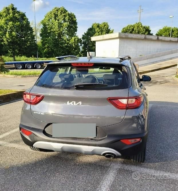 Usata Kia Stonic Urban 84 CV (61 kW) 2023 Grigio SUV