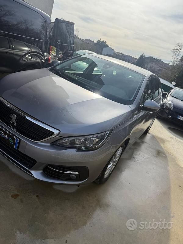 Usata Peugeot 308 Active 130 CV (95 kW) 2019 Marrone Station wagon