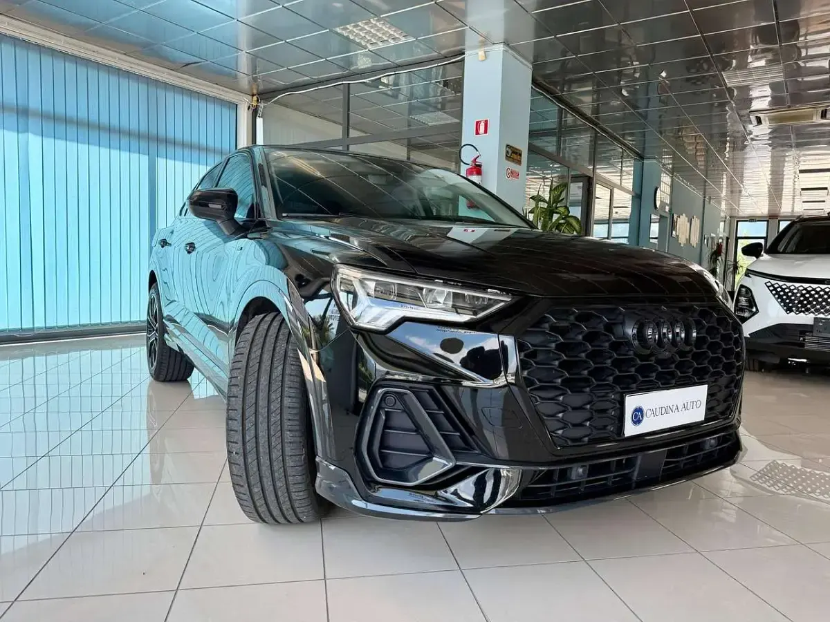 Usata Audi Q3 Sportback S-Line 150 CV (110 kW) 2020 Mythos black SUV
