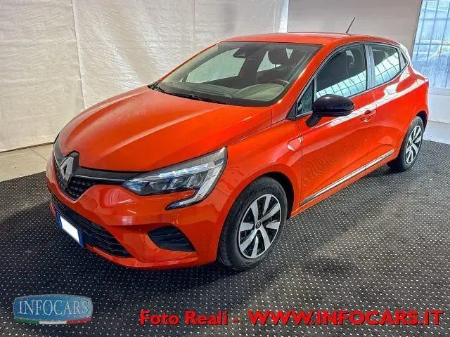 Usata Renault Clio V Equilibre 65 CV (47 kW) 2023 Arancione Berlina