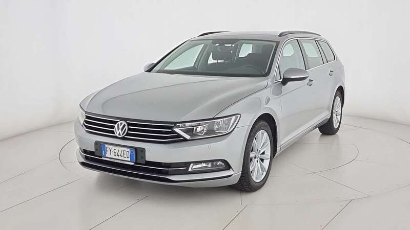 Grigio Usata 2019 VW Passat Business Station wagon | 17.900 € (Buon prezzo) - Immagine 1/4