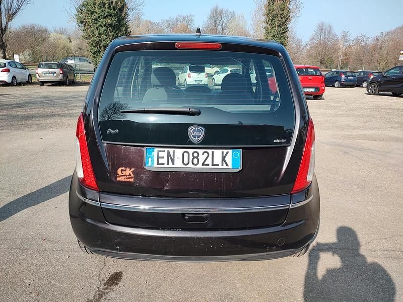 Usata Lancia Musa Platinum 77 CV (56 kW) 2012 Viola Monovolume