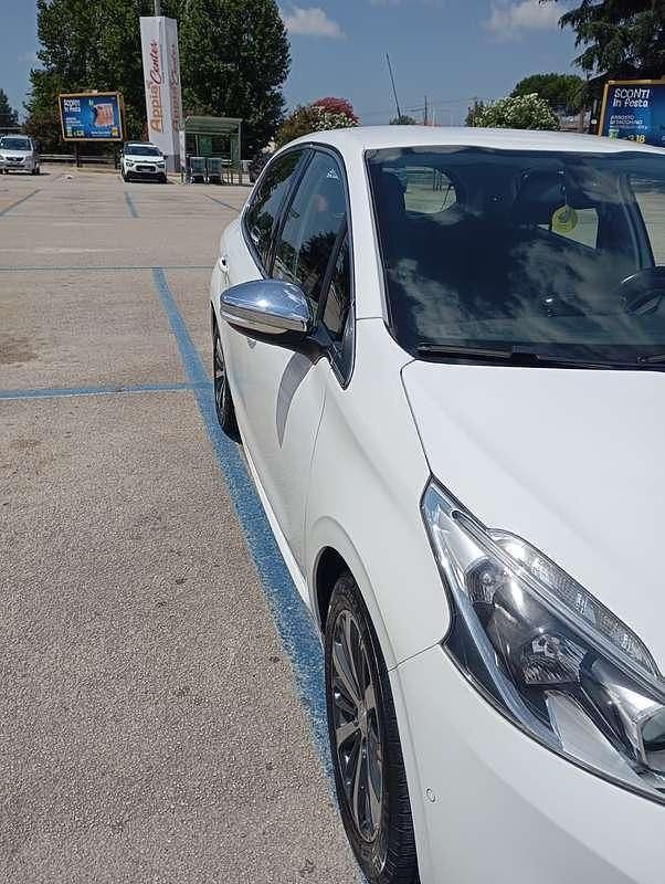 Usata Peugeot 208 GT-line 110 CV (80 kW) 2016 Utilitaria