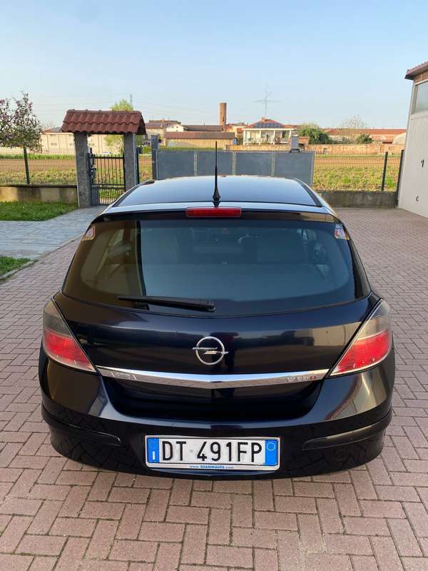 Usato 2008 Opel Astra 1.7 Diesel 125 CV (3.500 €)