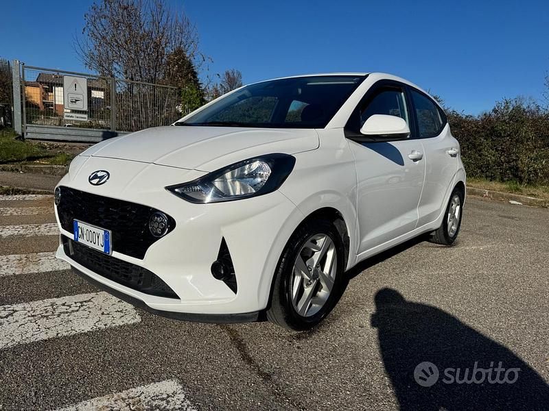 Usata Hyundai i10 66 CV (48 kW) 2023 Bianco Utilitaria