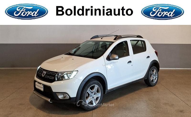 Bianco Usata 2017 Dacia Sandero Stepway Due volumi | 9800 € (Cara) - Immagine 1/4