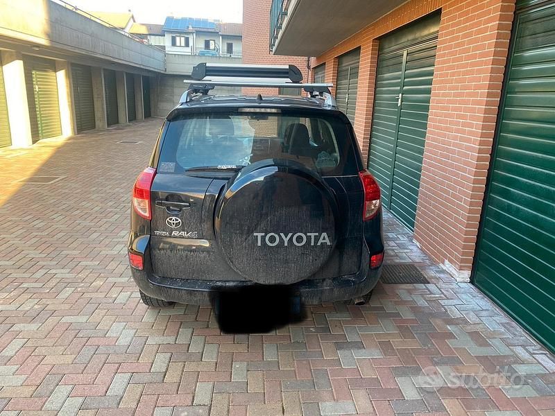 Usata Toyota RAV4 136 CV (100 kW) 2006 Nero SUV
