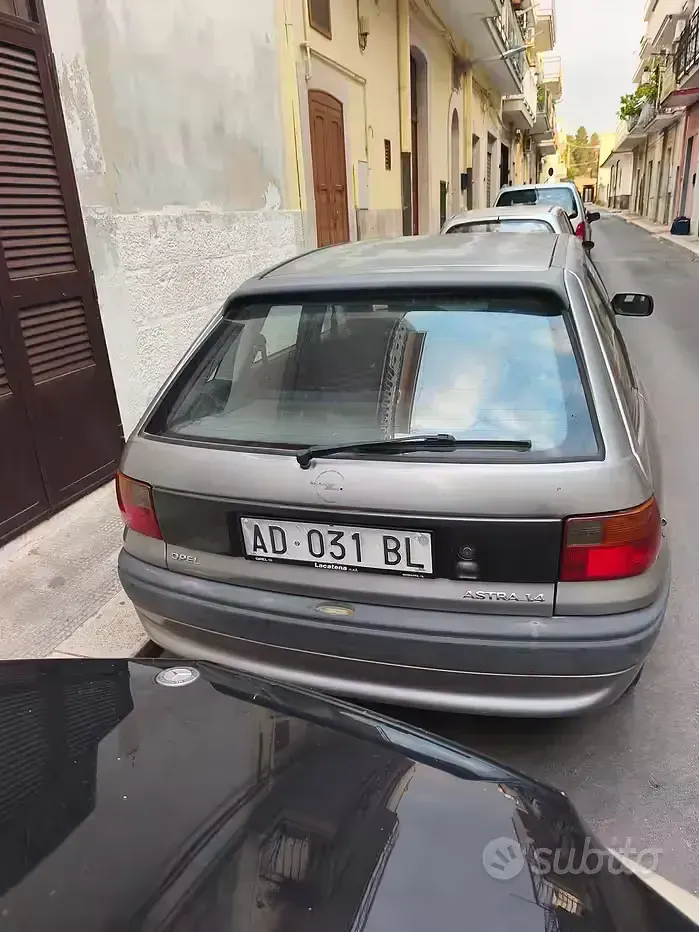 Usata Opel Astra 82 CV (60 kW) 1995 Grigio Berlina