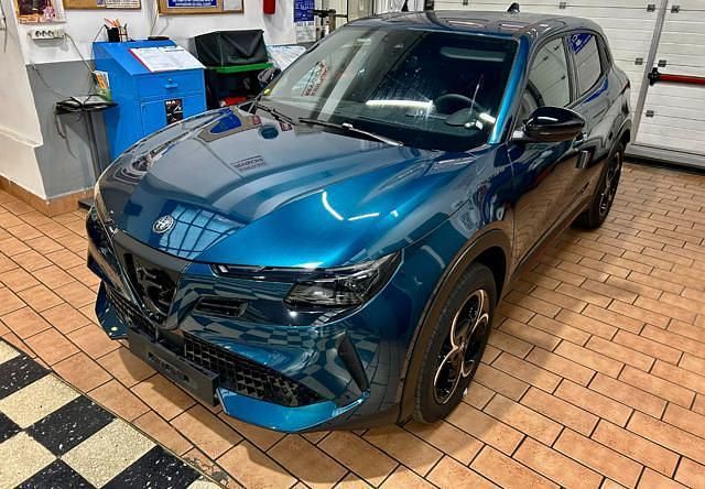 Usata Alfa Romeo Junior Edizione Speciale 145 CV (106 kW) 2024 Blu navigli SUV