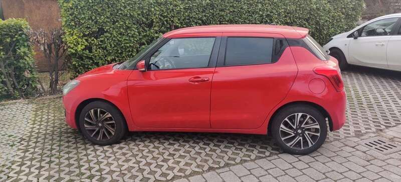 Rosso Usata 2022 Suzuki Swift Due volumi | 14.500 € (Buon prezzo) - Immagine 1/4