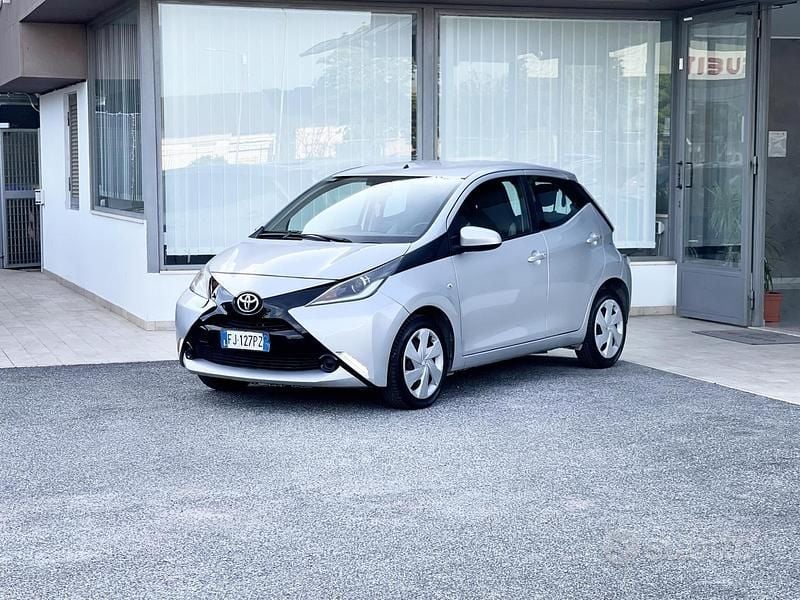 Usata Toyota Aygo 69 CV (50 kW) 2017 Grigio Utilitaria