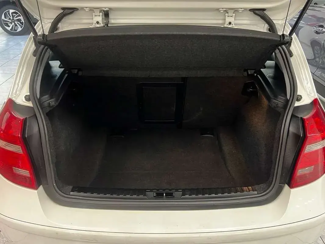 Usata BMW 116 122 CV (89 kW) 2009 Bianco Utilitaria