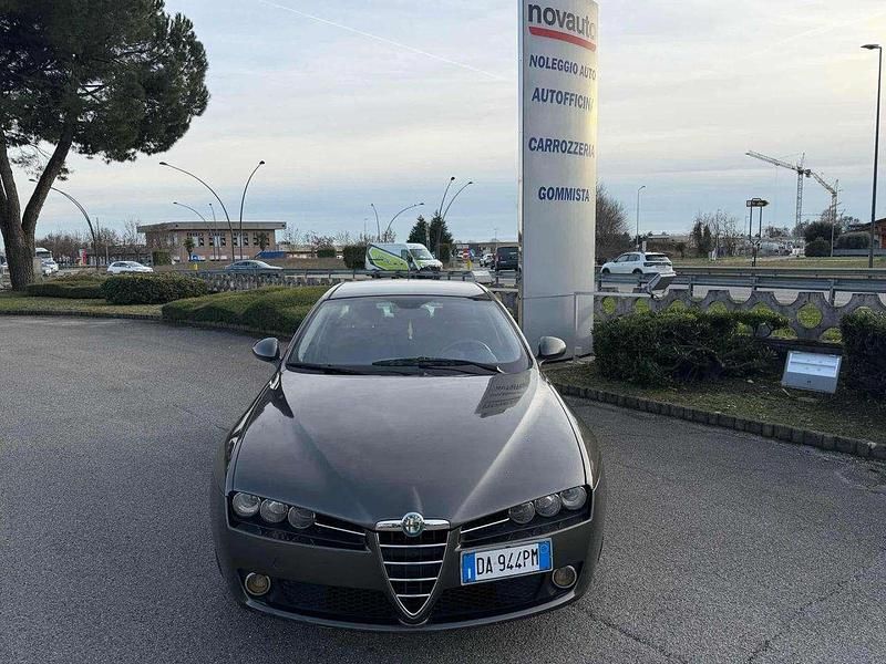 Usata Alfa Romeo 159 Distinctive 160 CV (117 kW) 2006 Grigio quarzo Berlina