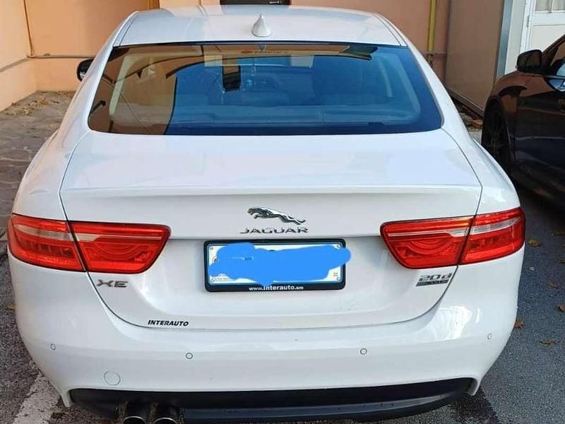 Usata Jaguar XE Pure 179 CV (131 kW) 2017 Bianco Berlina