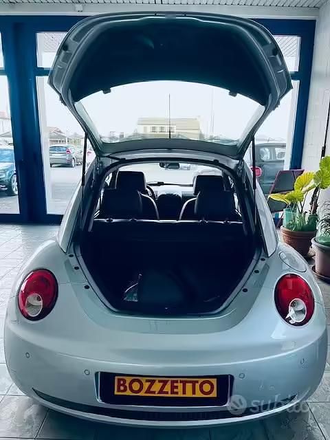 Usata VW New Beetle 105 CV (77 kW) 2009 Grigio Utilitaria