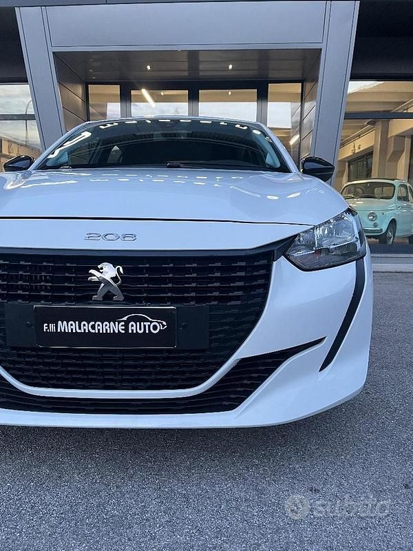 Usata Peugeot 208 Active+ 102 CV (75 kW) 2022 Bianco Utilitaria