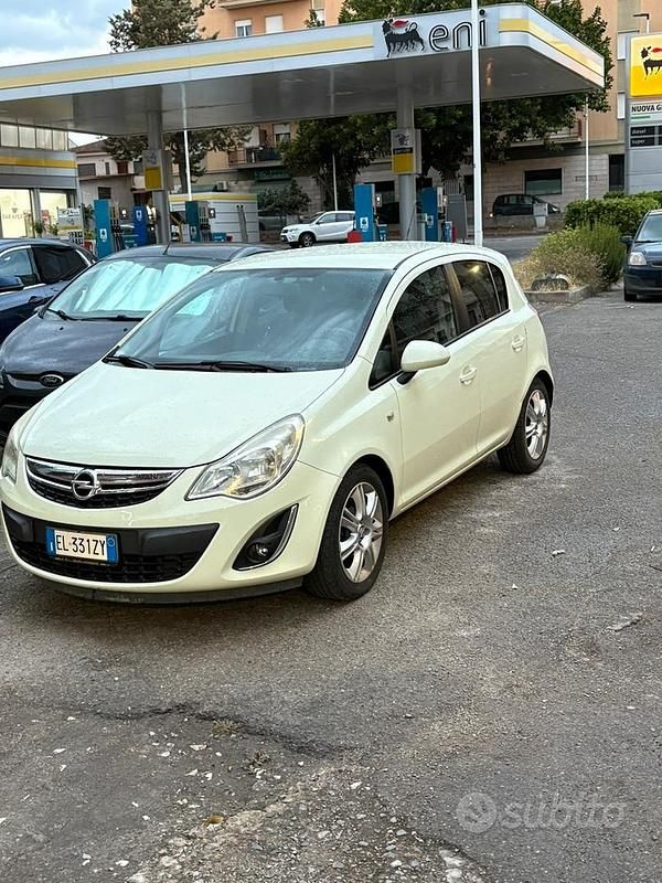 Usata Opel Corsa Cosmo 75 CV (55 kW) 2012 Bianco Berlina