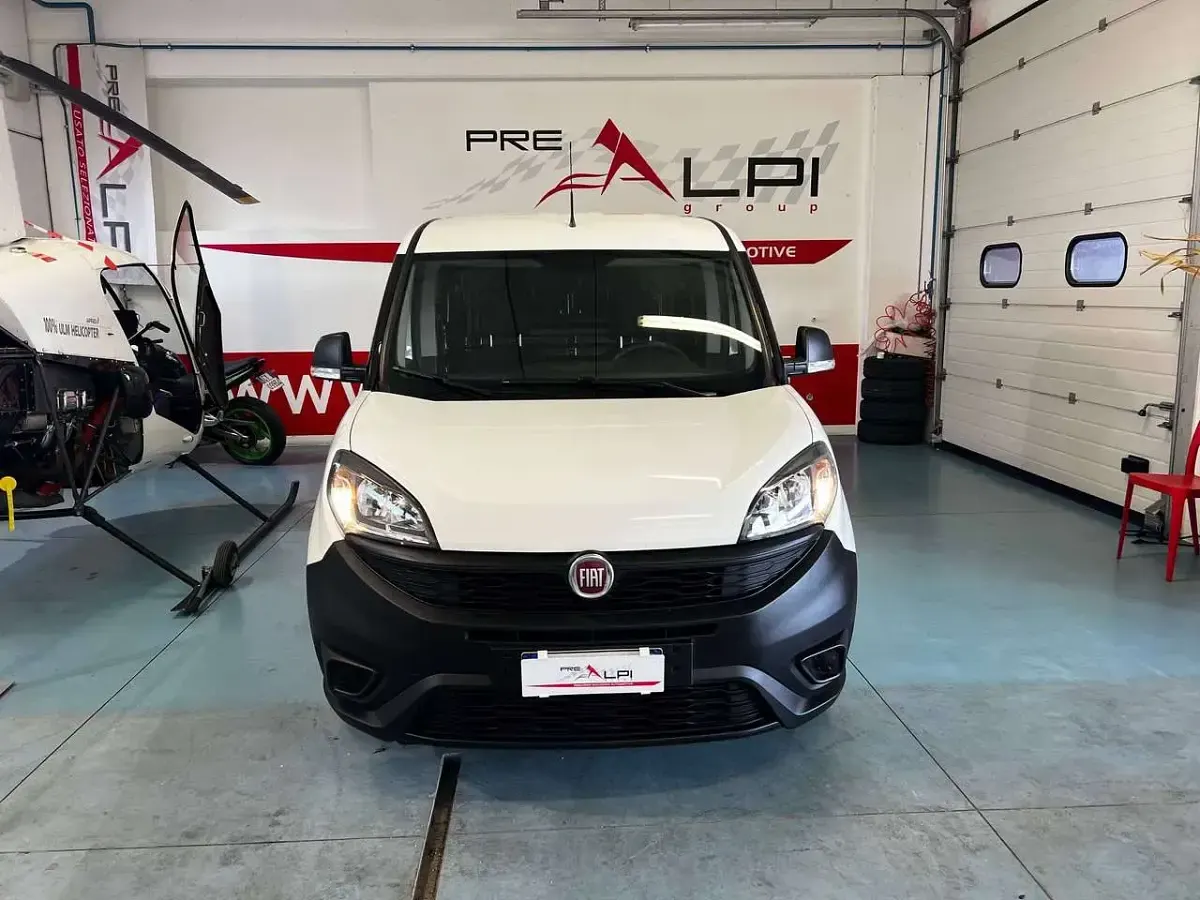 Usata Fiat Doblò Business 95 CV (69 kW) 2021 Bianco Monovolume