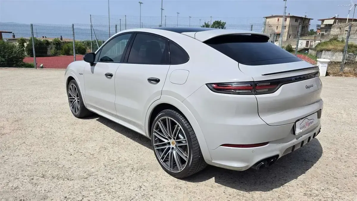 Usata Porsche Cayenne 340 CV (250 kW) 2020 Grigio gesso SUV