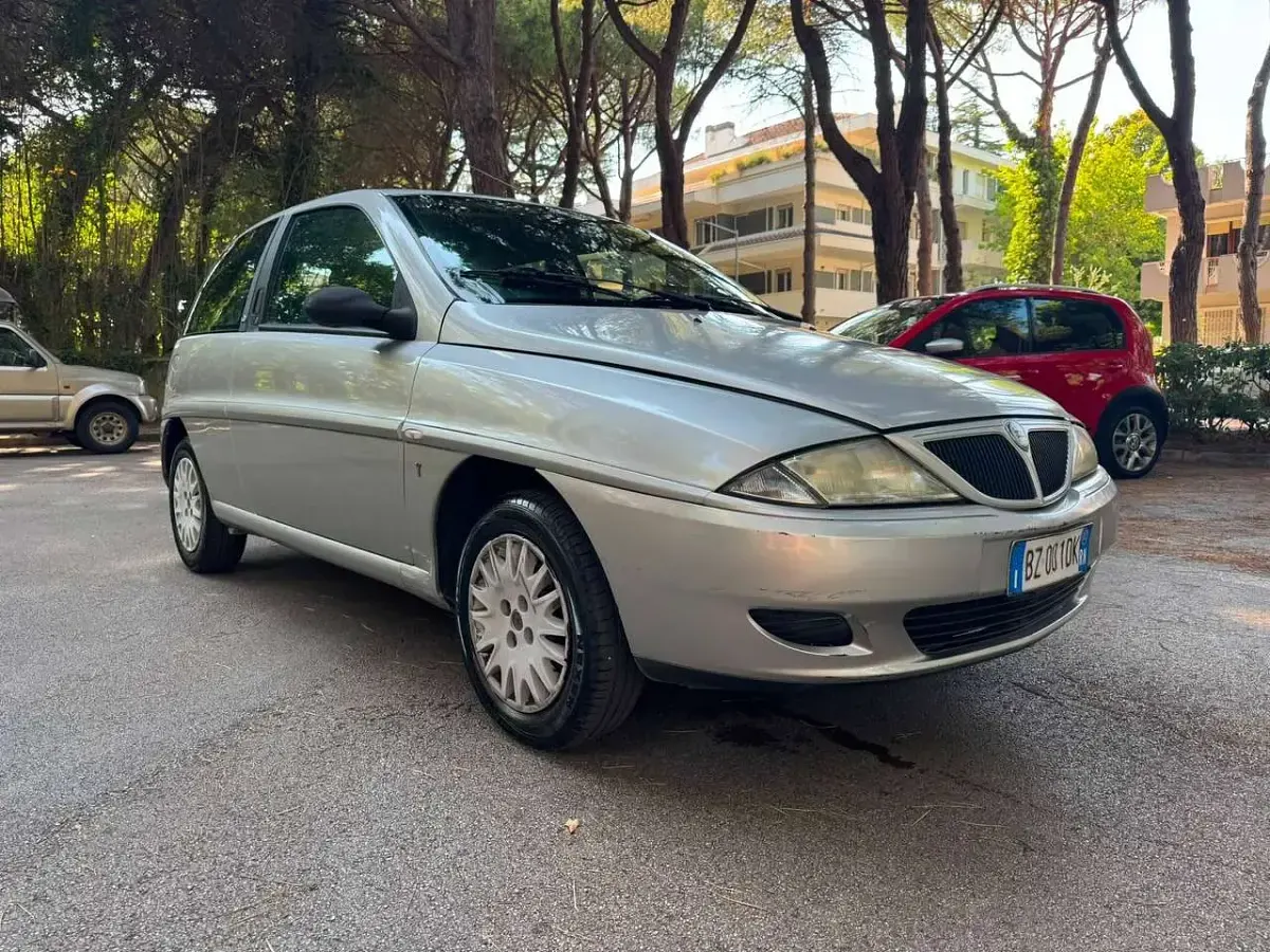 Usata Lancia 2000 60 CV (44 kW) 2002 Argento Berlina