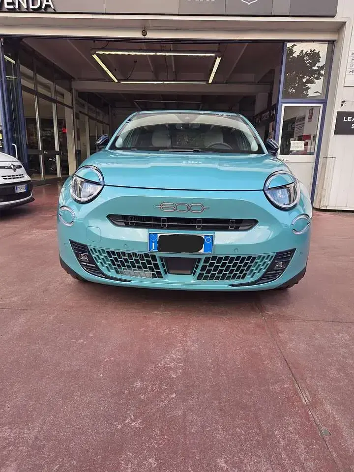 Usata Fiat 600 La Prima 101 CV (74 kW) 2025 Azzurro acqua SUV