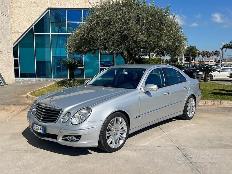 Usata Mercedes E320 Avantgarde 224 CV (164 kW) 2009 Grigio Berlina
