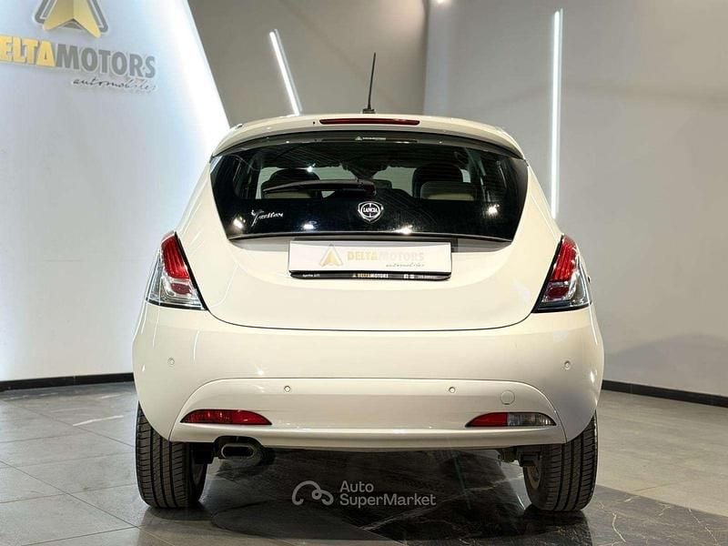 Usata Lancia Ypsilon Platinum 69 CV (50 kW) 2016 Bianco Utilitaria