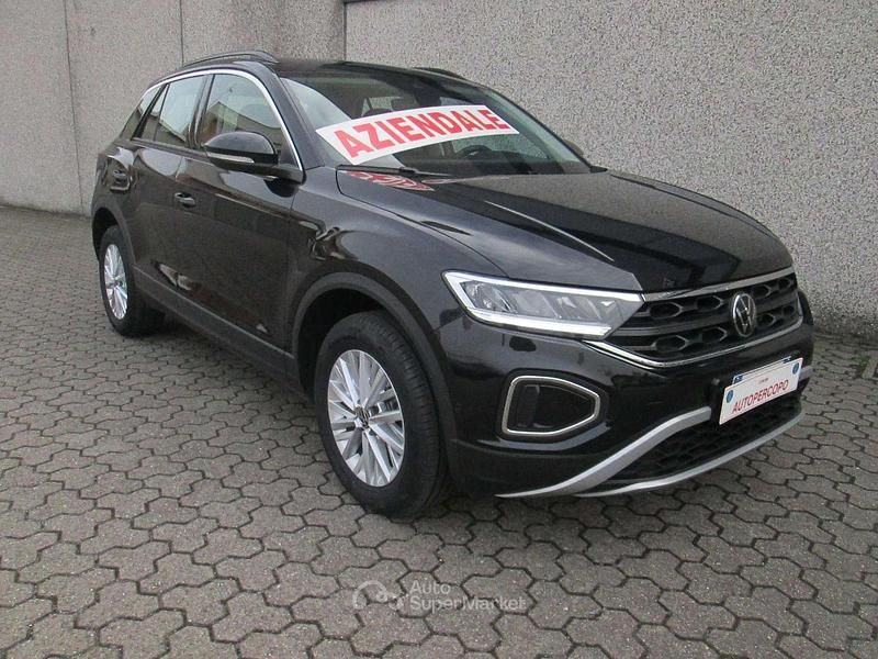 Usata VW T-Roc Life 150 CV (110 kW) 2025 Deep perl black SUV