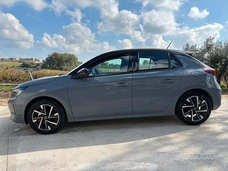 Usata Opel Corsa GS Line 75 CV (55 kW) 2024 Grigio Utilitaria