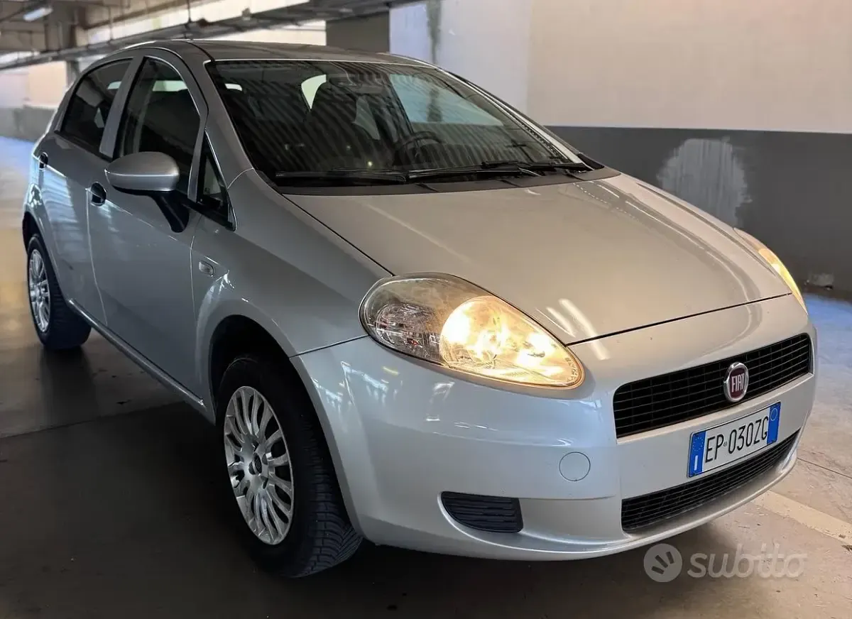 Usata Fiat Grande Punto 77 CV (56 kW) 2013 Grigio Utilitaria