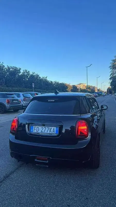 Usata Mini ONE 102 CV (75 kW) 2016 Nero Utilitaria