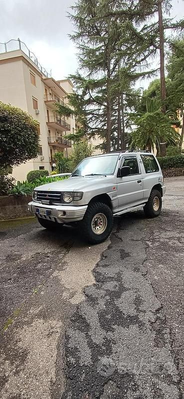 Usata Mitsubishi Pajero 100 CV (73 kW) 1999 Grigio SUV