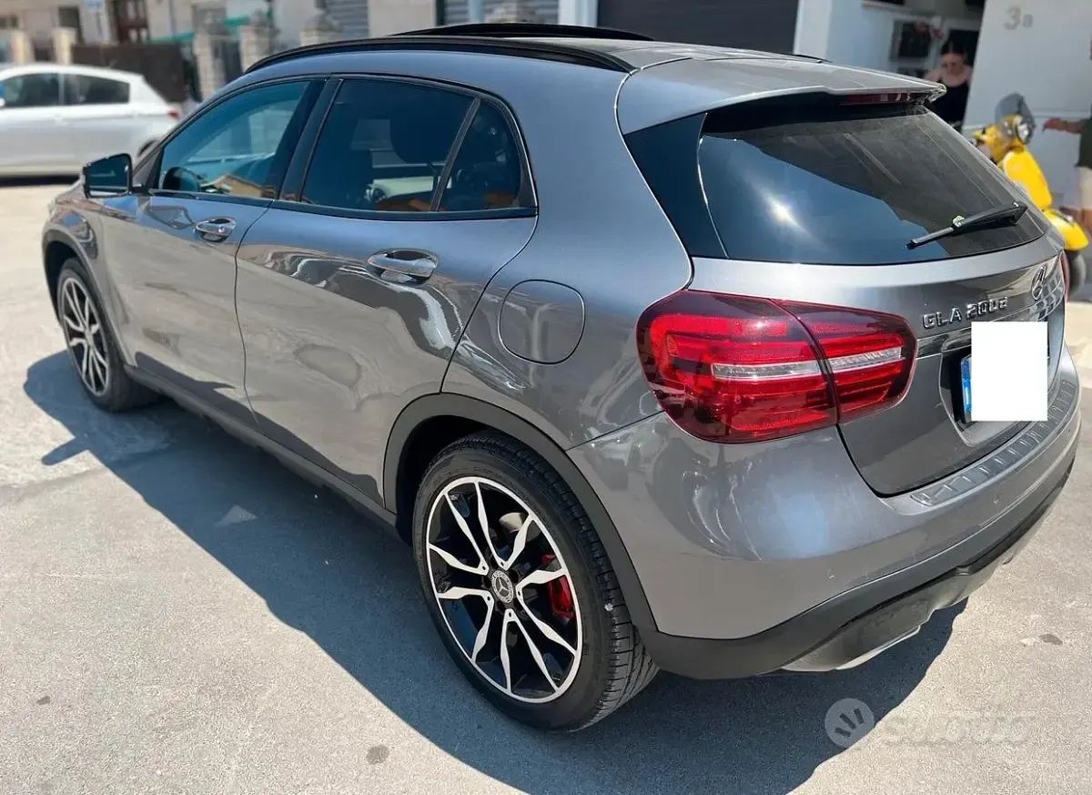 Usata Mercedes GLA200 Night 136 CV (100 kW) 2018 Grigio SUV