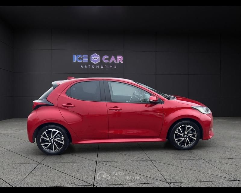 Usata Toyota Yaris Hybrid Lounge 92 CV (67 kW) 2023 Rosso Berlina