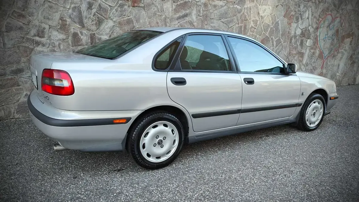Usata Volvo S40 116 CV (85 kW) 1998 Argento Berlina