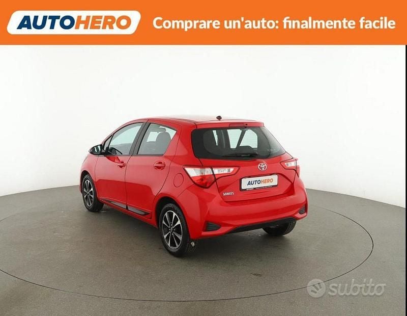 Usata Toyota Yaris Active 69 CV (50 kW) 2018 Rosso Berlina
