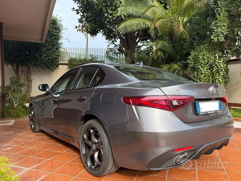 Grigio Usata 2017 Alfa Romeo Giulia Veloce Tre volumi | 20.900 € (Buon prezzo) - Immagine 1/4
